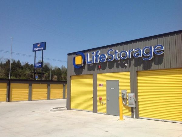 Extra Space Storage - 3928 - Fenton - Delores Dr