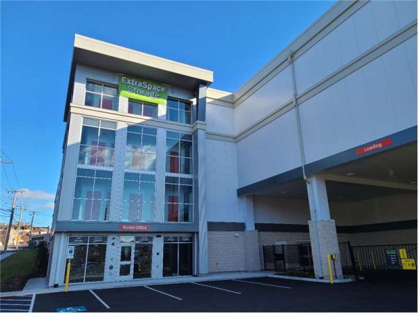 Extra Space Storage - 7809 - Stoneham - 54 Montvale Ave