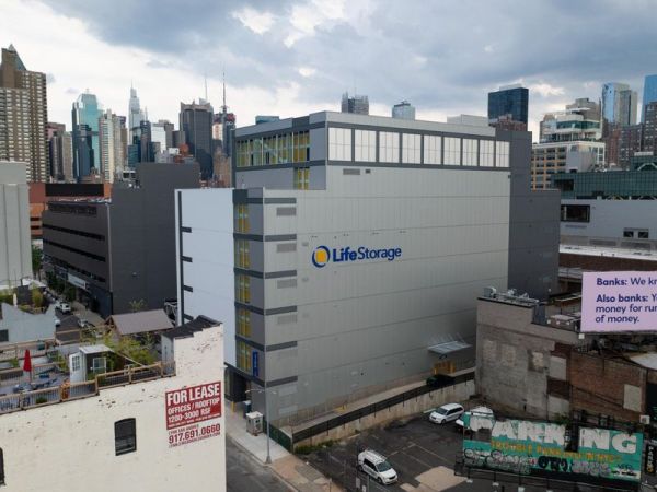 Extra Space Storage - 4153 - New York - 51st St