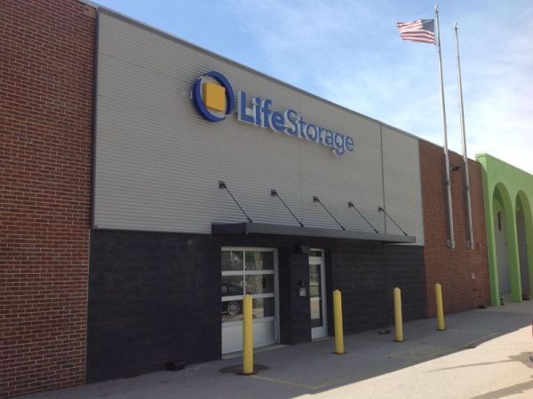 Extra Space Storage - 3876 - St Louis - Watson Rd