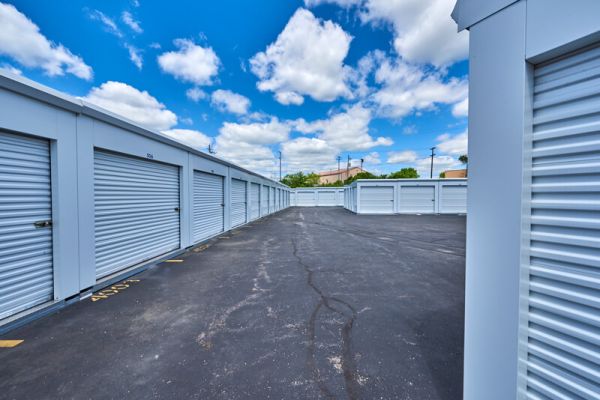 StorageMart - I-4 & N 124th St