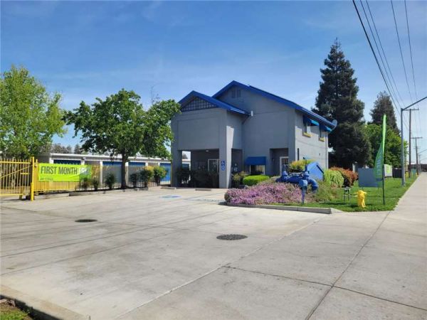 Extra Space Storage - 7897 - Salida - Pirrone Rd