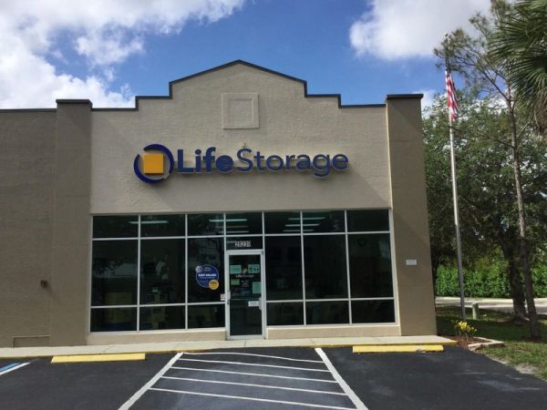 Extra Space Storage - 3387 - Bonita Springs - Tamiami Trail