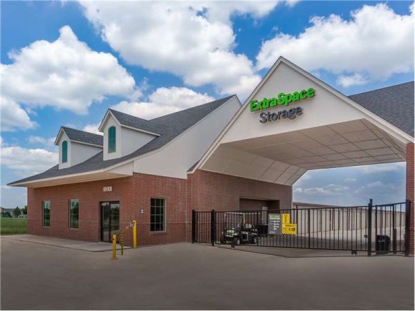 Extra Space Storage - 8960 - Edmond - Griffin Dr