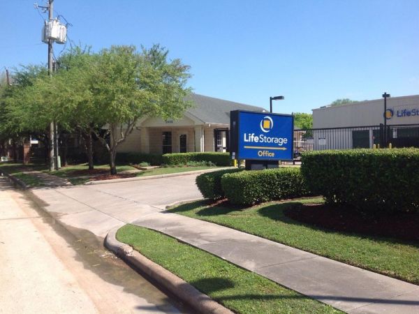 Extra Space Storage - 3297 - Houston - Silverado Drive