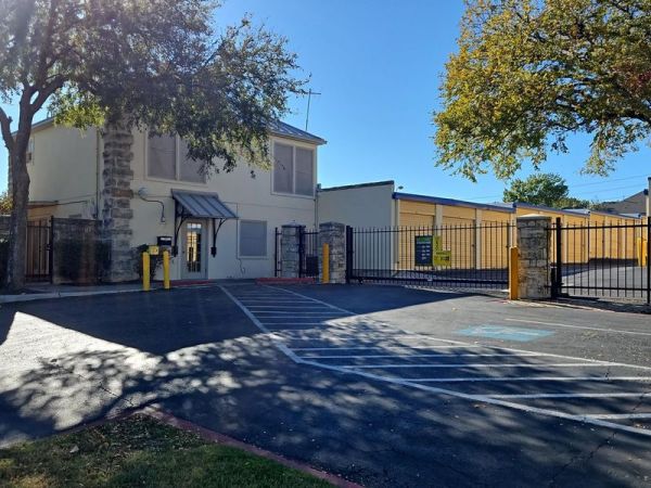 Extra Space Storage - 6611 - San Antonio - 16523 Huebner Rd