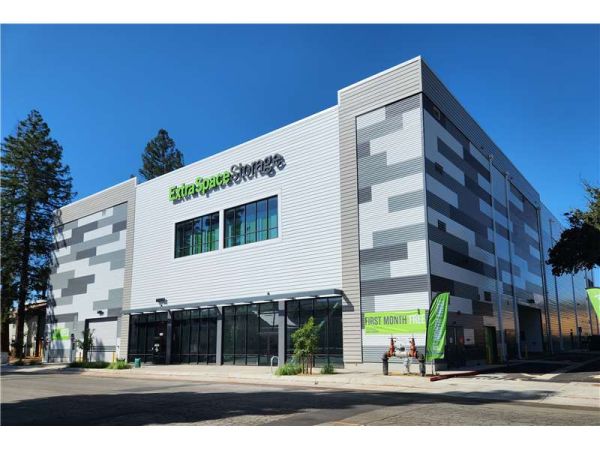 Extra Space Storage - 6137 - Sacramento - Bercut Dr