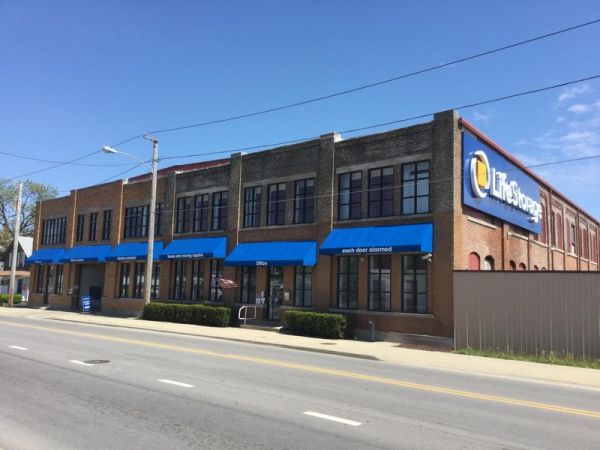 Extra Space Storage - 3325 - Aurora - South Lake Street