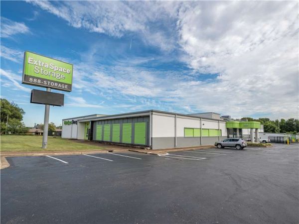 Extra Space Storage - 0811 - Memphis - 4805 Summer Ave