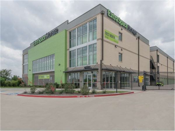 Extra Space Storage - 8864 - Fort Worth - North Freeway