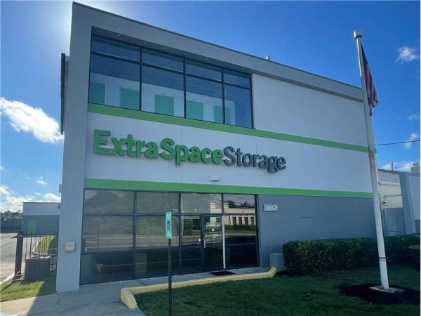 Extra Space Storage - 7203 - Huntington Station - Oakwood Rd