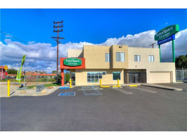 Extra Space Storage - 1530 - Northridge - 18500 Eddy St