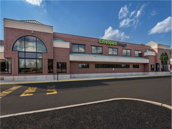 Extra Space Storage - 8945 - Chalfont - 505 W Butler Ave