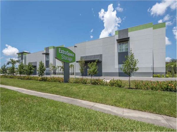 Extra Space Storage - 1831 - Ft Myers - Sommerset Dr