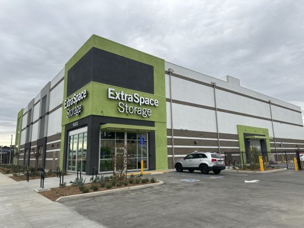 Extra Space Storage - 6207 - Reseda - Gault St