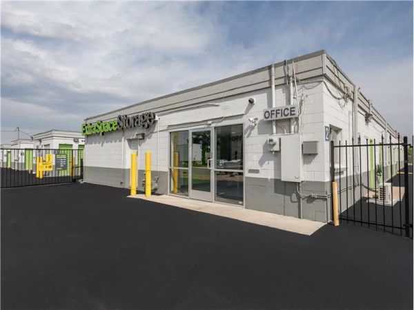 Extra Space Storage - 1074 - Denver - E 40th Ave