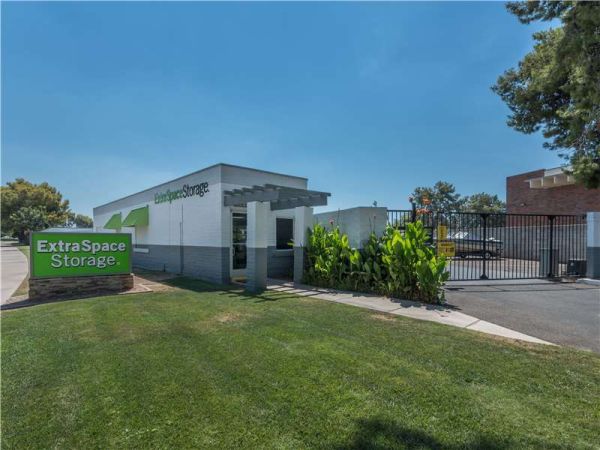 Extra Space Storage - 0517 - Tempe - E Southshore Dr