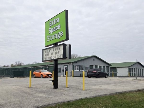Extra Space Storage - 6698 - Beach Park - N Lewis Ave