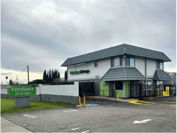 Extra Space Storage - 7380 - Upland - Campus Ave