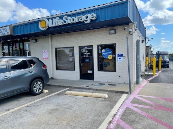 Extra Space Storage - 3156 - Cedar Hill - Clark Road
