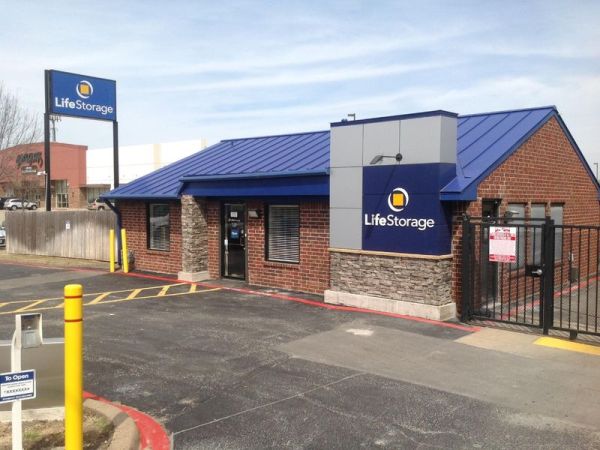 Extra Space Storage - 3787 - Benbrook - Southwest Blvd