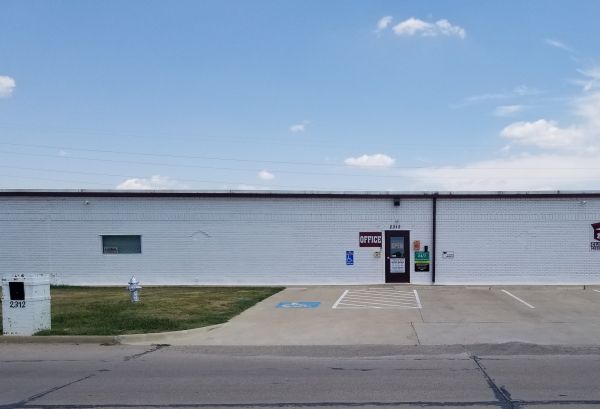 Ideal Self Storage - Ennis