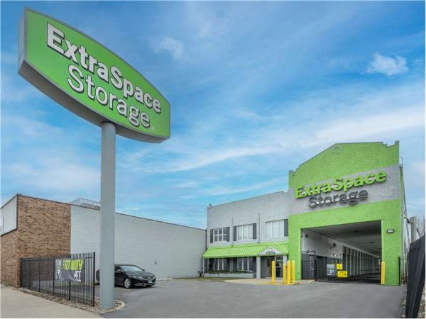 Extra Space Storage - 8617 - Chicago - S Western Ave