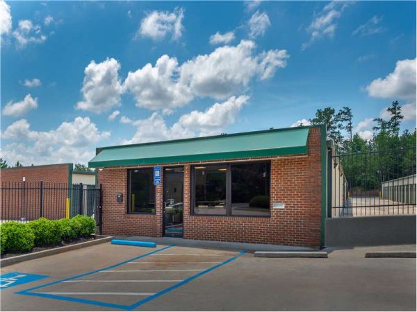 Extra Space Storage - 8400 - Stockbridge - Banks Rd