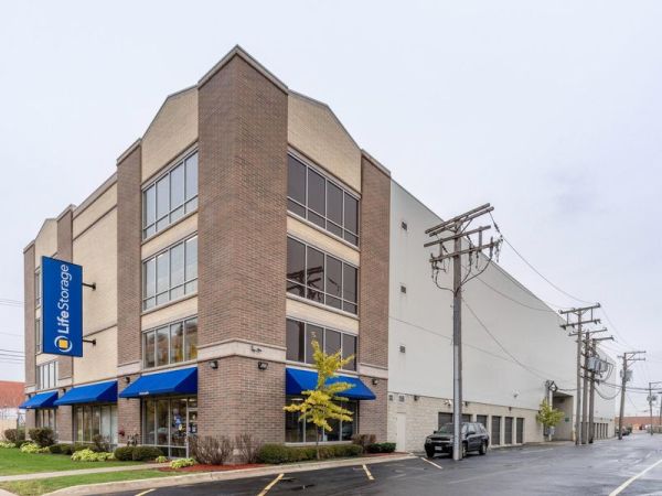 Extra Space Storage - 3453 - Chicago - Diversey Ave