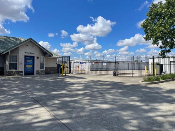 Extra Space Storage - 3505 - Sacramento - Calvine Rd.