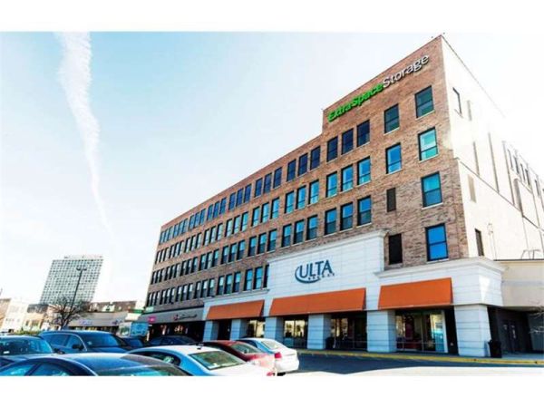 Extra Space Storage - 8851 - Chicago - N Milwaukee