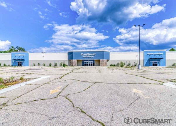 CubeSmart Self Storage - 1425 Janesville Avenue