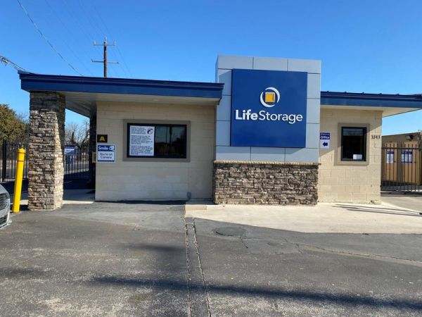 Extra Space Storage - 3839 - San Antonio - Military Dr