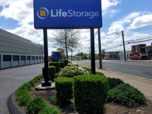 Extra Space Storage - 3714 - West Hartford - New Park Ave