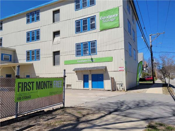 Extra Space Storage - 7833 - Dover - 6th St