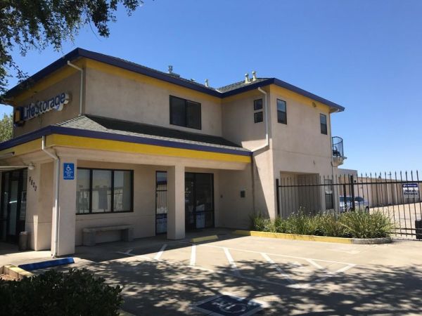 Extra Space Storage - 3557 - Elk Grove - Dino Dr