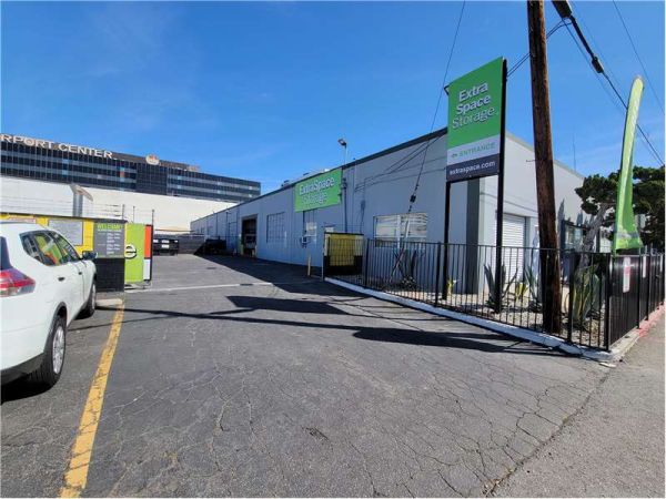 Extra Space Storage - 1978 - Los Angeles - 102nd St