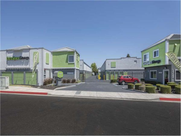 Extra Space Storage - 1382 - Pleasanton - Old Santa Rita Road