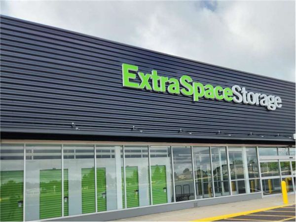 Extra Space Storage - 6076 - Englewood - National Rd