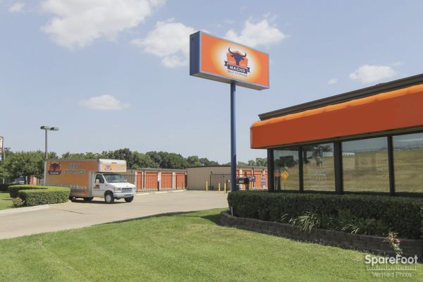 Macho Self Storage - Dallas