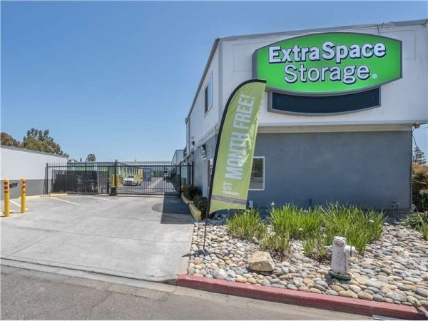 Extra Space Storage - 1425 - Sylmar - Foothill Blvd