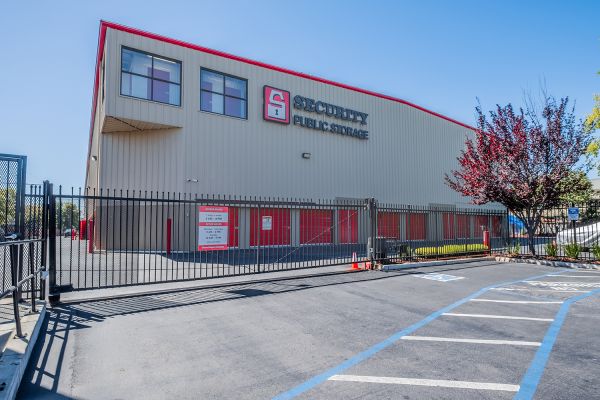 Security Public Storage - San Mateo