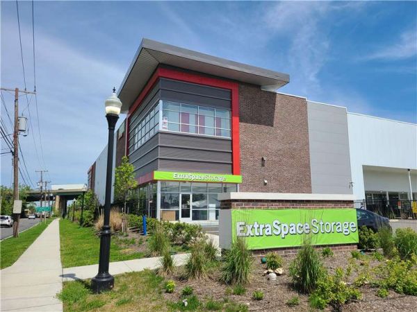 Extra Space Storage - 7591 - Hackensack - River St
