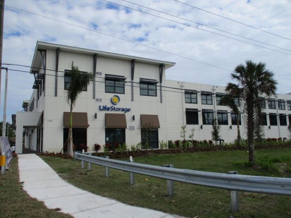 Extra Space Storage - 3733 - Naples - Tamiami Trl