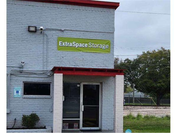 Extra Space Storage - 6411 - Houston - Alabonson Rd
