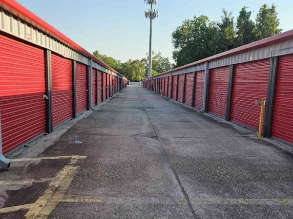 Extra Space Storage - 6460 - Baton Rouge - 8922 Greenwell Springs Rd