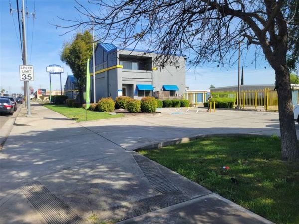 Extra Space Storage - 7896 - Manteca - 1540 Yosemite Ave