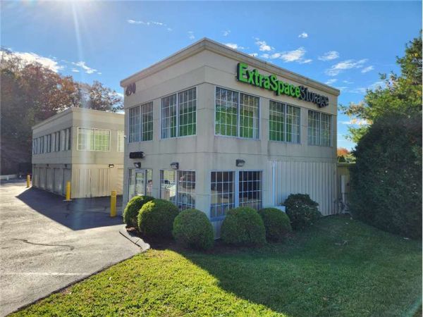 Extra Space Storage - 3711 - Meriden - Main St