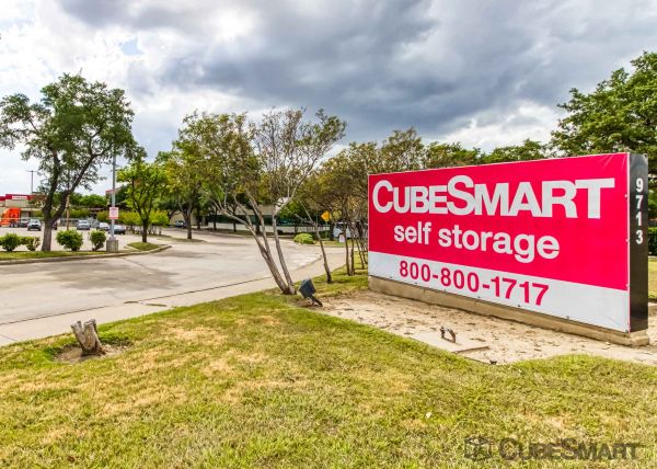 CubeSmart Self Storage - Dallas - 9713 Harry Hines Blvd