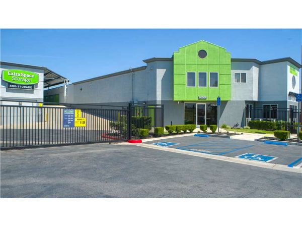 Extra Space Storage - 1122 - North Hollywood - Van Owen